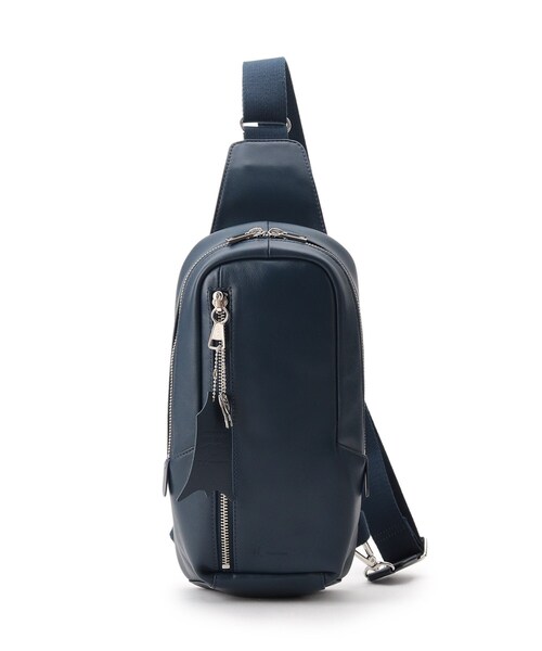 tk.TAKEO KIKUCHI（ティーケータケオキクチ）の「【WEB限定】イタリアンレザー縦型ボディバッグ（ボディバッグ/ウエストポーチ・メンズ・ブラック/ダークブラウン/ダークネイビー・00）」の14枚目の写真