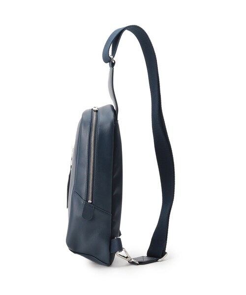 tk.TAKEO KIKUCHI（ティーケータケオキクチ）の「【WEB限定】イタリアンレザー縦型ボディバッグ（ボディバッグ/ウエストポーチ・メンズ・ブラック/ダークブラウン/ダークネイビー・00）」の12枚目の写真