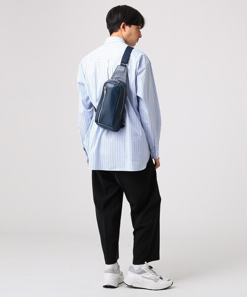 tk.TAKEO KIKUCHI（ティーケータケオキクチ）の「【WEB限定】イタリアンレザー縦型ボディバッグ（ボディバッグ/ウエストポーチ・メンズ・ブラック/ダークブラウン/ダークネイビー・00）」の7枚目の写真