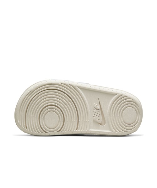 NIKE(ナイキ)の「NIKE WMNS OFFCOURT SLIDE ウィメンズ オフコート スライド(サンダル・メンズ・ホワイト系/ブラック×ホワイト/ホワイト×ゴールド・24cm/26cm/25cm/28cm/27cm/23cm/29cm)」の8枚目の写真