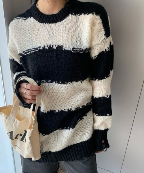 VIBGYOR（ヴィブジョー）の「【LAMPOON】ダメージボーダービッグニット（ニット/セーター・レディース・ブラック/ブルー・MEDIUM）」の6枚目の写真