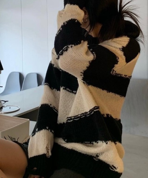 VIBGYOR（ヴィブジョー）の「【LAMPOON】ダメージボーダービッグニット（ニット/セーター・レディース・ブラック/ブルー・MEDIUM）」の7枚目の写真