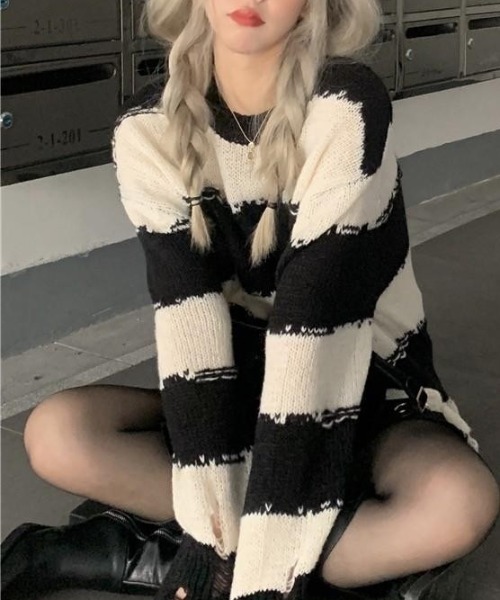 VIBGYOR（ヴィブジョー）の「【LAMPOON】ダメージボーダービッグニット（ニット/セーター・レディース・ブラック/ブルー・MEDIUM）」の17枚目の写真