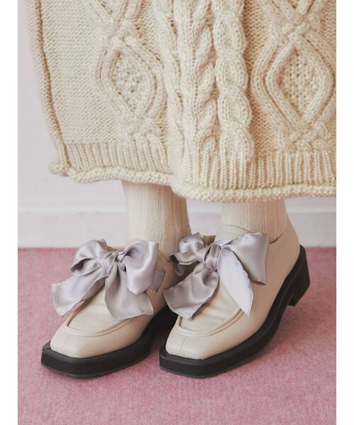 merry jenny（メリージェニー）の「ribbonワイドソールモカシン（モカシン/デッキシューズ・レディース・アイボリー/ブラック・LARGE/MEDIUM）」の3枚目の写真