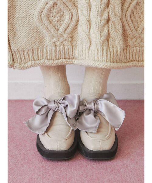 merry jenny（メリージェニー）の「ribbonワイドソールモカシン（モカシン/デッキシューズ・レディース・アイボリー/ブラック・LARGE/MEDIUM）」の4枚目の写真