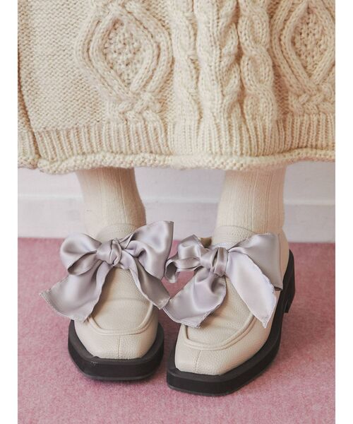 merry jenny（メリージェニー）の「ribbonワイドソールモカシン（モカシン/デッキシューズ・レディース・アイボリー/ブラック・LARGE/MEDIUM）」の5枚目の写真