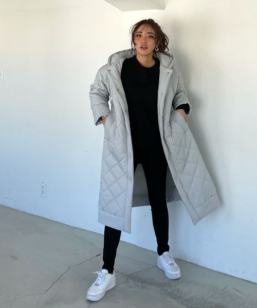 CHERI since1985(シェリ)の「フード中綿キルティングベンチロングコート(ダウンジャケット/コート・レディース・ブラック/ライトグレー・FREE)」の7枚目の写真