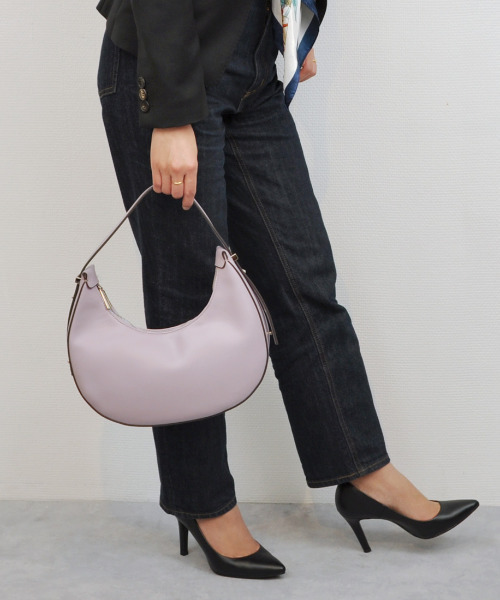 cache cache（カシュ カシュ）の「カシュカシュ cachecache / 三日月形ワンショルダー（ショルダーバッグ・レディース・ブラック/アイボリー/ラベンダー/イエロー/ベージュ系その他・FREE）」の4枚目の写真