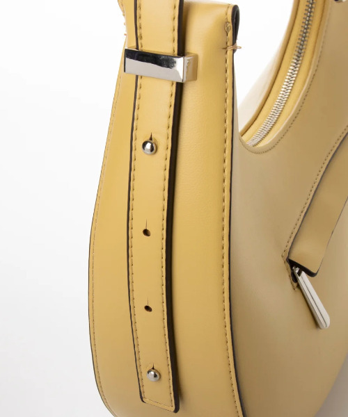 cache cache（カシュ カシュ）の「カシュカシュ cachecache / 三日月形ワンショルダー（ショルダーバッグ・レディース・ブラック/アイボリー/ラベンダー/イエロー/ベージュ系その他・FREE）」の6枚目の写真