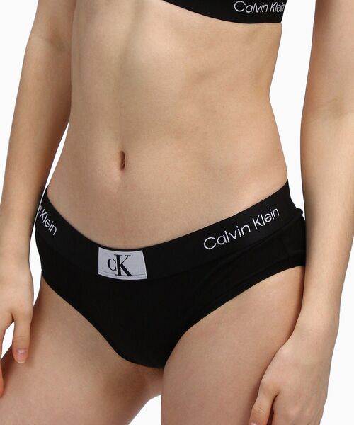 Calvin Klein(カルバン・クライン)の「Calvin Klein 1996 ヒップスターショーツ(ショーツ・レディース・ホワイト/ブラック/グレー/ブラック×レッド/マルチ/ブラック系その他・S/M/L/XS)」の19枚目の写真