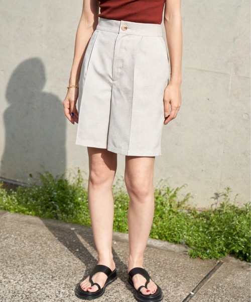 Auntie Rosa Holiday（アンティローザホリデー）の「タックショートパンツ / サイズ展開あり（その他パンツ・レディース・ブラック/ベージュ・MEDIUM/SMALL）」の3枚目の写真