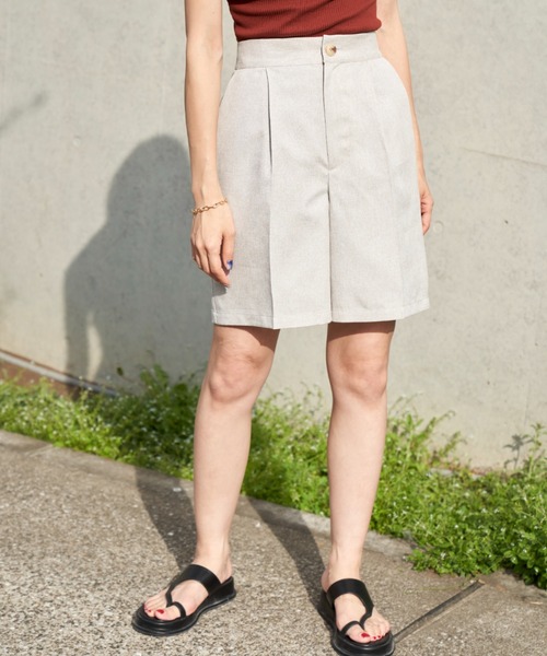 Auntie Rosa Holiday（アンティローザホリデー）の「タックショートパンツ / サイズ展開あり（その他パンツ・レディース・ブラック/ベージュ・MEDIUM/SMALL）」の4枚目の写真