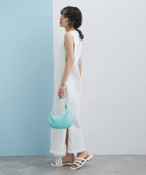 ADAM ET ROPE'（アダムエロペ）の「【サステナブル・WEB限定】ウエストダーツデニムワンピース（ワンピース・レディース・ホワイト/ブルー・FREE）」の16枚目の写真