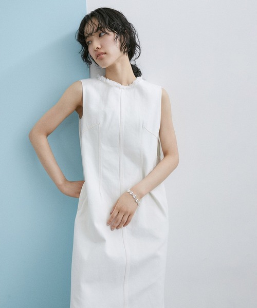 ADAM ET ROPE'（アダムエロペ）の「【サステナブル・WEB限定】ウエストダーツデニムワンピース（ワンピース・レディース・ホワイト/ブルー・FREE）」の11枚目の写真