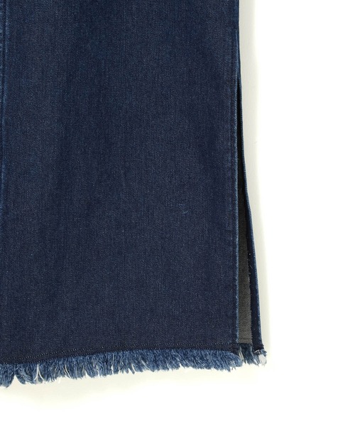 ADAM ET ROPE'（アダムエロペ）の「【サステナブル・WEB限定】ウエストダーツデニムワンピース（ワンピース・レディース・ホワイト/ブルー・FREE）」の4枚目の写真