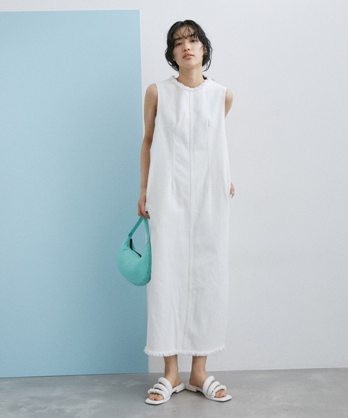 ADAM ET ROPE'（アダムエロペ）の「【サステナブル・WEB限定】ウエストダーツデニムワンピース（ワンピース・レディース・ホワイト/ブルー・FREE）」の6枚目の写真