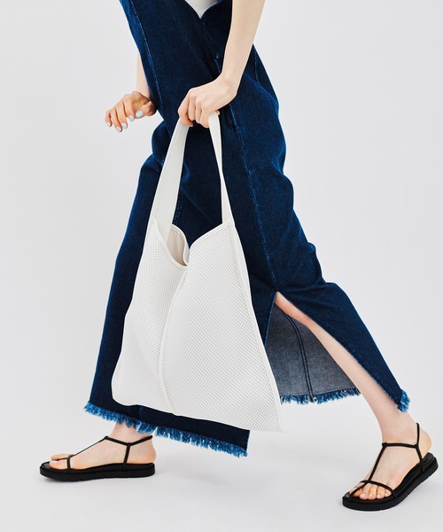 ADAM ET ROPE'（アダムエロペ）の「【サステナブル・WEB限定】ウエストダーツデニムワンピース（ワンピース・レディース・ホワイト/ブルー・FREE）」の22枚目の写真