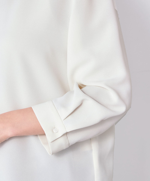 A/C DESIGN BY ALPHA CUBIC(エーシーデザインバイアルファキュービック)の「【接触冷感】バイカラーブラウス(シャツ/ブラウス・レディース・ライトグレー/グリーン/ホワイト・11号/9号)」の5枚目の写真