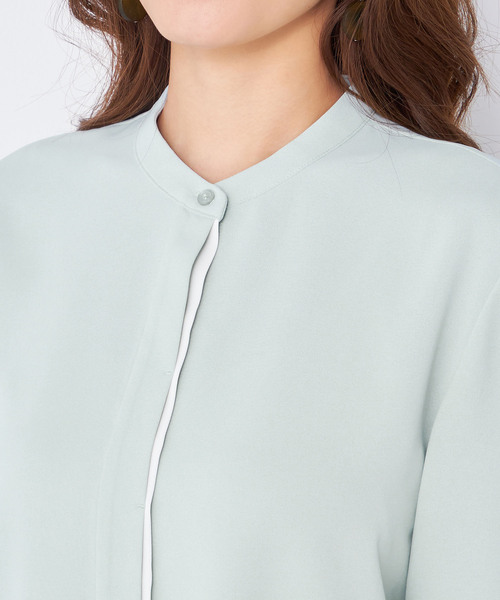 A/C DESIGN BY ALPHA CUBIC(エーシーデザインバイアルファキュービック)の「【接触冷感】バイカラーブラウス(シャツ/ブラウス・レディース・ライトグレー/グリーン/ホワイト・11号/9号)」の11枚目の写真