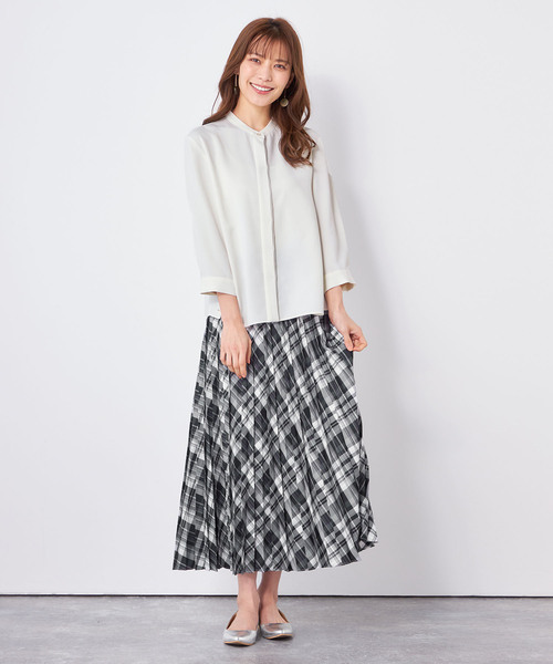 A/C DESIGN BY ALPHA CUBIC(エーシーデザインバイアルファキュービック)の「【接触冷感】バイカラーブラウス(シャツ/ブラウス・レディース・ライトグレー/グリーン/ホワイト・11号/9号)」の13枚目の写真