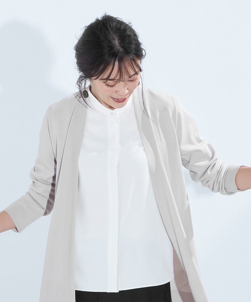 A/C DESIGN BY ALPHA CUBIC(エーシーデザインバイアルファキュービック)の「【接触冷感】バイカラーブラウス(シャツ/ブラウス・レディース・ライトグレー/グリーン/ホワイト・11号/9号)」の2枚目の写真