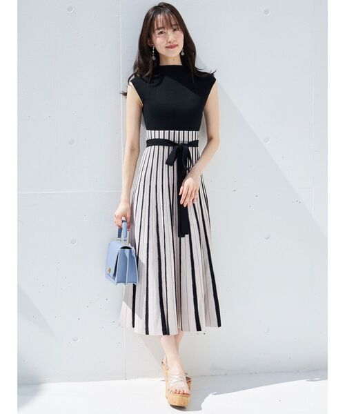 MERCURYDUO（マーキュリーデュオ）の「チェンジリブ配色ニットワンピース（ワンピース・レディース・ブラック/ベージュ/オフホワイト/グリーン・SMALL/MEDIUM）」の11枚目の写真