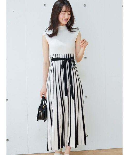 MERCURYDUO（マーキュリーデュオ）の「チェンジリブ配色ニットワンピース（ワンピース・レディース・ブラック/ベージュ/オフホワイト/グリーン・SMALL/MEDIUM）」の12枚目の写真