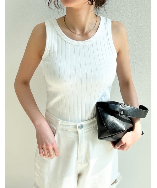 Re:EDIT（リエディ）の「[神山まりあさん着用]クルーネックリブタンクトップ（タンクトップ・レディース・ブラック/ベージュ/オフホワイト/モカ・LARGE/MEDIUM）」の16枚目の写真