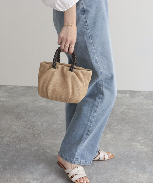 fredy emue（フレディエミュ）の「ブレードハンドルギャザーミニバッグ（トートバッグ・レディース・ベージュ/ブラック系その他・FREE）」の3枚目の写真