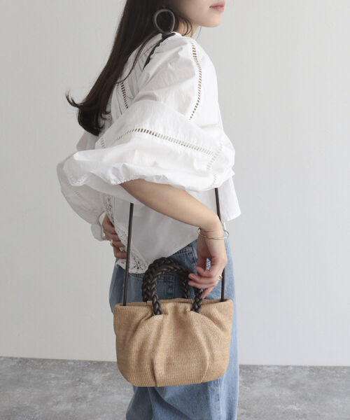 fredy emue（フレディエミュ）の「ブレードハンドルギャザーミニバッグ（トートバッグ・レディース・ベージュ/ブラック系その他・FREE）」の4枚目の写真