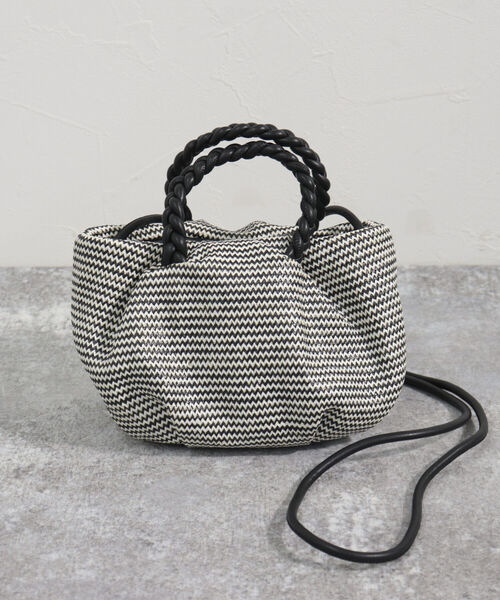 fredy emue（フレディエミュ）の「ブレードハンドルギャザーミニバッグ（トートバッグ・レディース・ベージュ/ブラック系その他・FREE）」の18枚目の写真