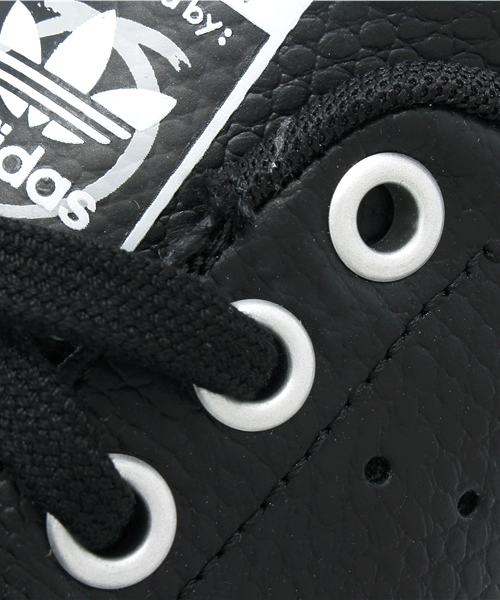 adidas(アディダス)の「ウィメンズ アディダス リタオラ adidas RITA ORA STAN SMITH W B34066(スニーカー・レディース・ブラック・24cm/23.5cm/23cm/24.5cm)」の2枚目の写真