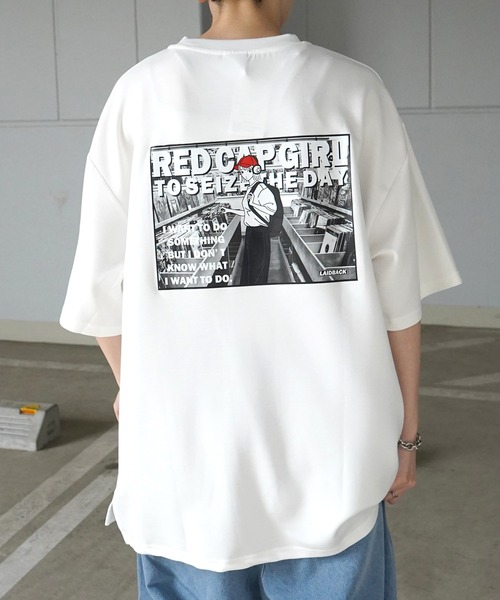 Red Cap Girl（レッドキャプガール）の「【RED CAP GIRL】 バックイラスト / バック転写 ワンポイント刺繍 ドレープとろみ ポンチ ビッグシルエットプリントTシャツ（Tシャツ/カットソー・メンズ・ホワイト系その他/サックスブルー系/ブラック/サックスブルー/ベージュ/ベージュ系その他/ホワイト/ブラック系その他/ライトグレー/ライトグレー系/ライトグレー系2/ライトグレー系3/ホワイト系その他2/ホワイト系その他3/ブラック系その他2/ブラック系その他3/ブルー系2/ブルー系3・M/L/XL）」の3枚目の写真