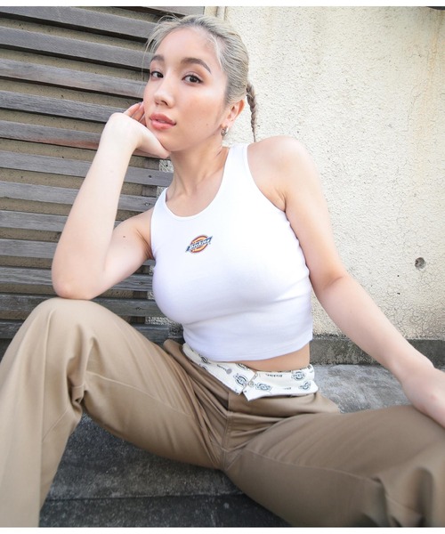 Dickies(ディッキーズ)の「別注Dickiesロゴタンクトップ(タンクトップ・レディース・ダークグレー/グリーン/ホワイト/ブラック・FREE)」の2枚目の写真