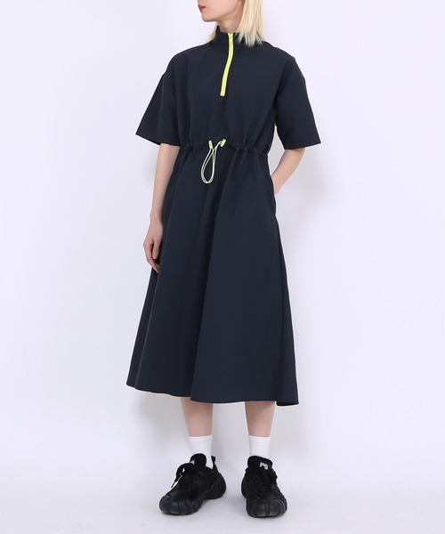 PUNYUS（プニュズ）の「ハーフジップナイロンワンピース（ワンピース・レディース・ベージュ/ブラック/パープル・1/4/2/3）」の6枚目の写真