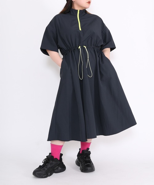 PUNYUS（プニュズ）の「ハーフジップナイロンワンピース（ワンピース・レディース・ベージュ/ブラック/パープル・1/4/2/3）」の8枚目の写真