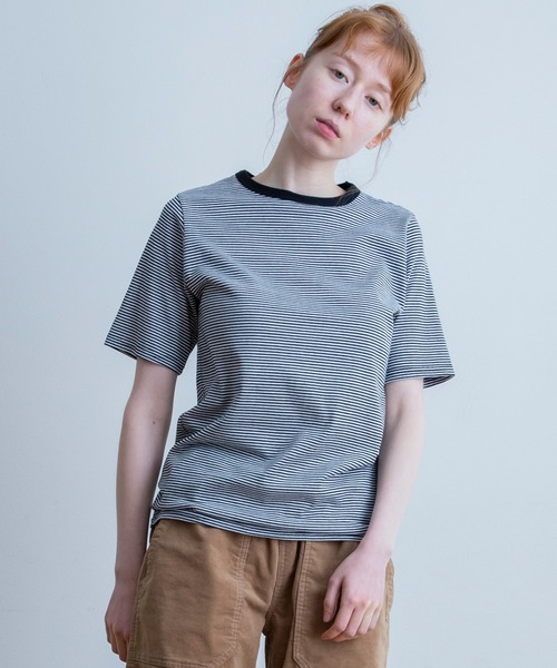 A.U.G. relaxing(オーグリラクシング)の「A.U.G. relaxing キルト 40/2 天竺 ボーダー Tee (MADE IN JAPAN)(Tシャツ/カットソー・レディース・ライトブルー/ブラック×ホワイト/チャコールグレー×ブラック/パープル・FREE)」の2枚目の写真