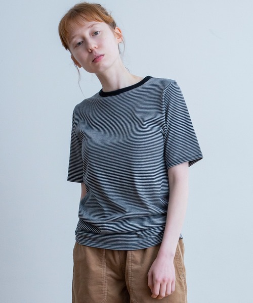 A.U.G. relaxing(オーグリラクシング)の「A.U.G. relaxing キルト 40/2 天竺 ボーダー Tee (MADE IN JAPAN)(Tシャツ/カットソー・レディース・ライトブルー/ブラック×ホワイト/チャコールグレー×ブラック/パープル・FREE)」の3枚目の写真