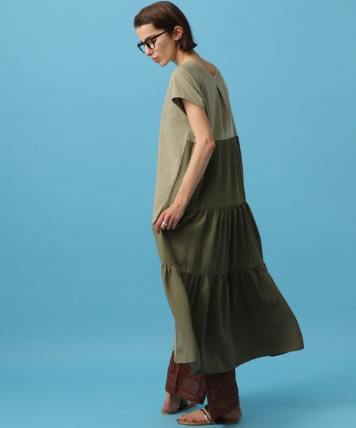 saloon（サルーン）の「SALOON(サルーン)/ティアードTシャツワンピース【手洗い可】ロング丈（ワンピース・レディース・ホワイト/ブラック/ベージュ/カーキ/ブルー/オレンジ・FREE）」の4枚目の写真