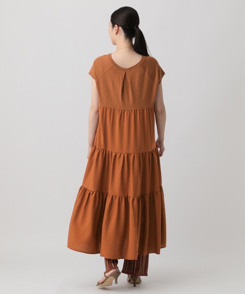 saloon（サルーン）の「SALOON(サルーン)/ティアードTシャツワンピース【手洗い可】ロング丈（ワンピース・レディース・ホワイト/ブラック/ベージュ/カーキ/ブルー/オレンジ・FREE）」の8枚目の写真