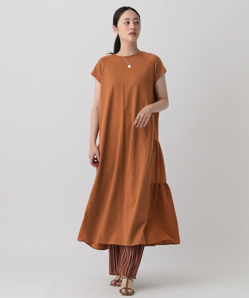 saloon（サルーン）の「SALOON(サルーン)/ティアードTシャツワンピース【手洗い可】ロング丈（ワンピース・レディース・ホワイト/ブラック/ベージュ/カーキ/ブルー/オレンジ・FREE）」の10枚目の写真