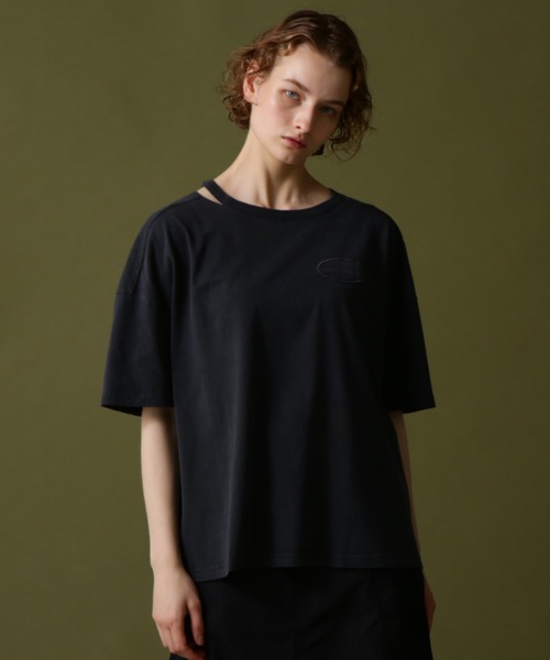 AVIREX（アヴィレックス）の「OPEN NECK T-SHIRT/ オープンネックTシャツ（Tシャツ/カットソー・レディース・ラベンダー/ブラック・F）」の2枚目の写真