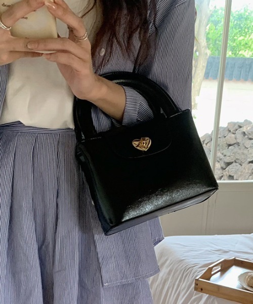 gossip！ロサンゼルス（ゴシップロサンゼルス）の「ハートロック２WAYBAG（ハンドバッグ・レディース・ブラック/ホワイト・FREE）」の2枚目の写真