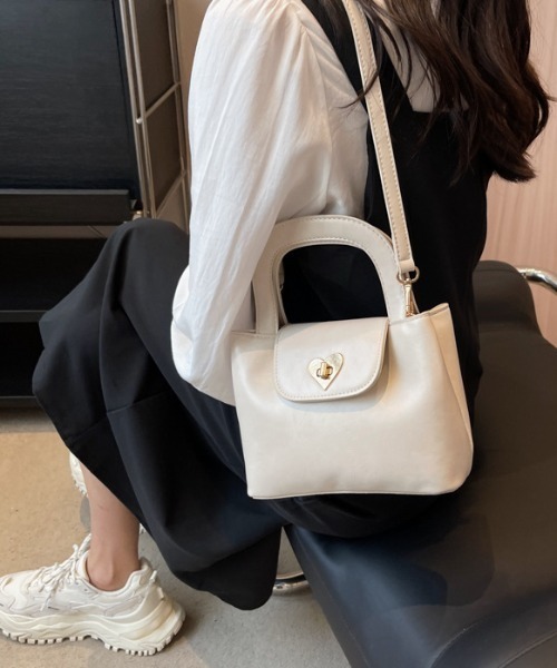 gossip！ロサンゼルス（ゴシップロサンゼルス）の「ハートロック２WAYBAG（ハンドバッグ・レディース・ブラック/ホワイト・FREE）」の22枚目の写真