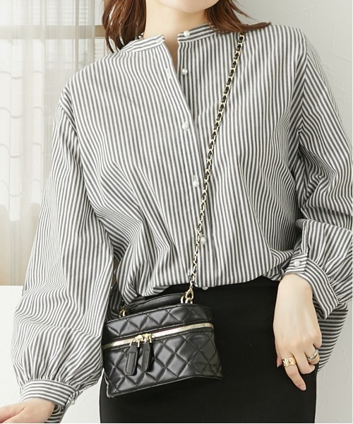 nissen(ニッセン)の「パール調ボタンブラウス(前後2WAY・袖2WAY)(シャツ/ブラウス・レディース・オフホワイト/ブラック/ボルドー・L/M)」の1枚目の写真