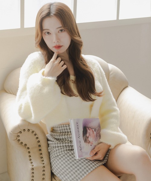 Julia Boutique（ジュリアブティック）の「チェーン付きシャギーニットカーディガン+キャミソールセット/23507（アンサンブル・レディース・オフホワイト/ブラック・ONE）」の11枚目の写真