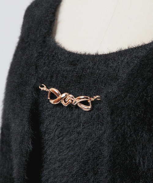 Julia Boutique（ジュリアブティック）の「チェーン付きシャギーニットカーディガン+キャミソールセット/23507（アンサンブル・レディース・オフホワイト/ブラック・ONE）」の4枚目の写真