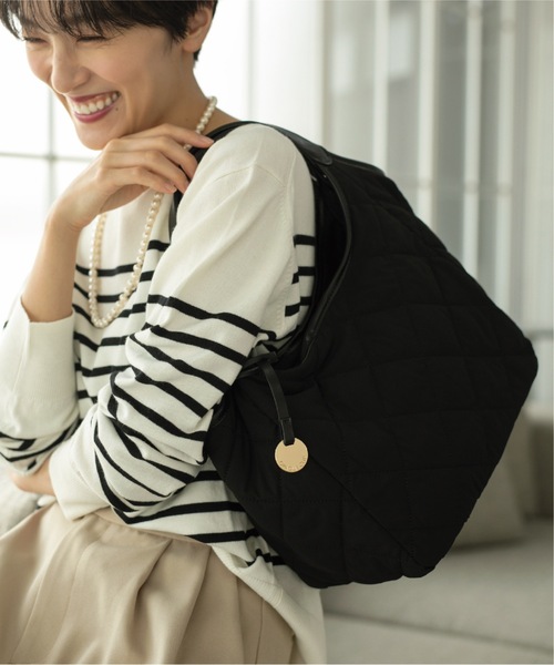 OPAQUE.CLIP(オペークドットクリップ)の「◆【フェイクファー/キルティング】くり手ミドルトートバッグ(トートバッグ・レディース・グレー/ベージュ系その他2/ブラック/チャコール/グリーン系その他3/ベージュ・00)」の2枚目の写真