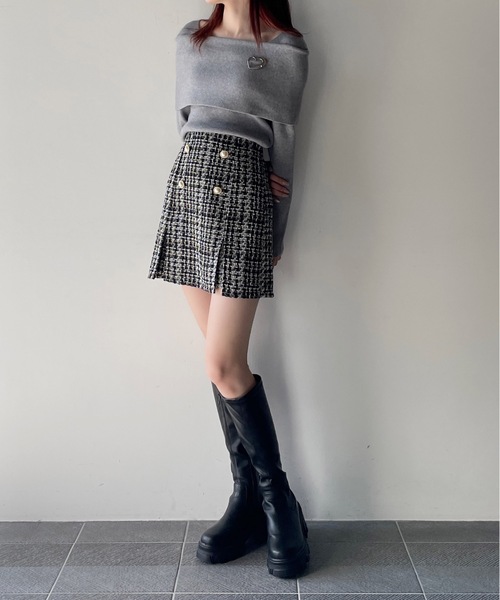 one way(ワンウェイ)の「ハートブローチ付きオフショルケープカラーニット(ニット/セーター・レディース・ホワイト/ブラック/グレー/ブルー・FREE)」の14枚目の写真