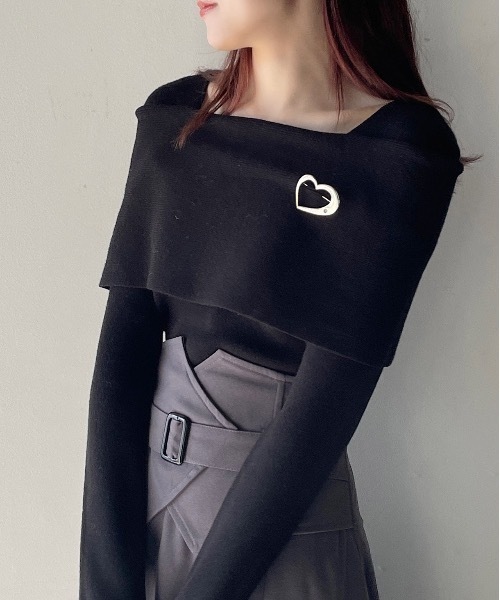 one way(ワンウェイ)の「ハートブローチ付きオフショルケープカラーニット(ニット/セーター・レディース・ホワイト/ブラック/グレー/ブルー・FREE)」の19枚目の写真